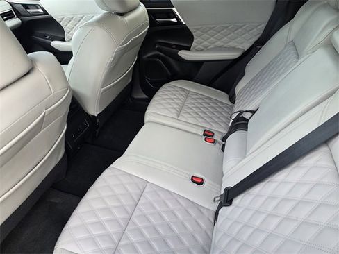 Used 2024 Mitsubishi Outlander SEL image 20
