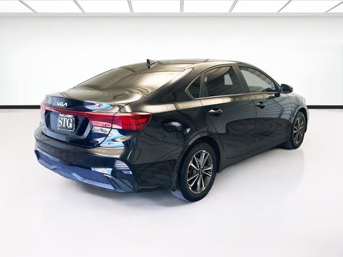 Used 2023 Kia Forte LXS w/ LXS Technology Package image 4