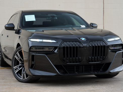 Used 2023 BMW 760i xDrive AWD/4WD image 4