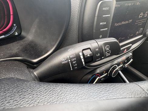 Used 2025 Kia Soul LX FWD image 31
