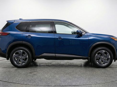 Used 2025 Nissan Rogue SV AWD/4WD image 11