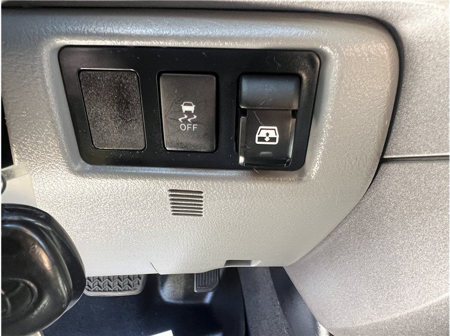 Used 2012 Toyota Tundra 4x4 CrewMax w/ Tow Pkg image 22