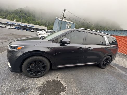 Used 2022 Kia Carnival SX FWD image 4