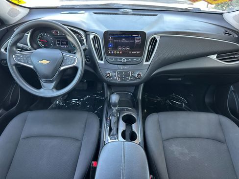 Used 2025 Chevrolet Malibu LT FWD image 4