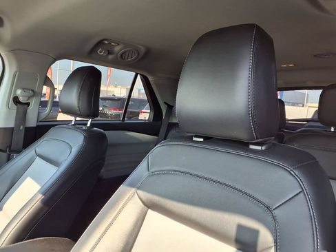 Used 2023 Ford Explorer XLT w/ Equipment Group 202A RWD image 18