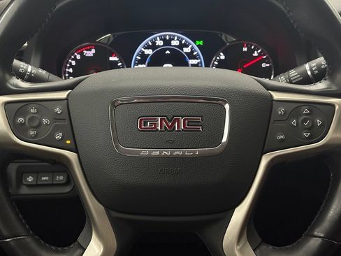 Used 2022 GMC Acadia Denali w/ Denali Ultimate Package FWD image 21