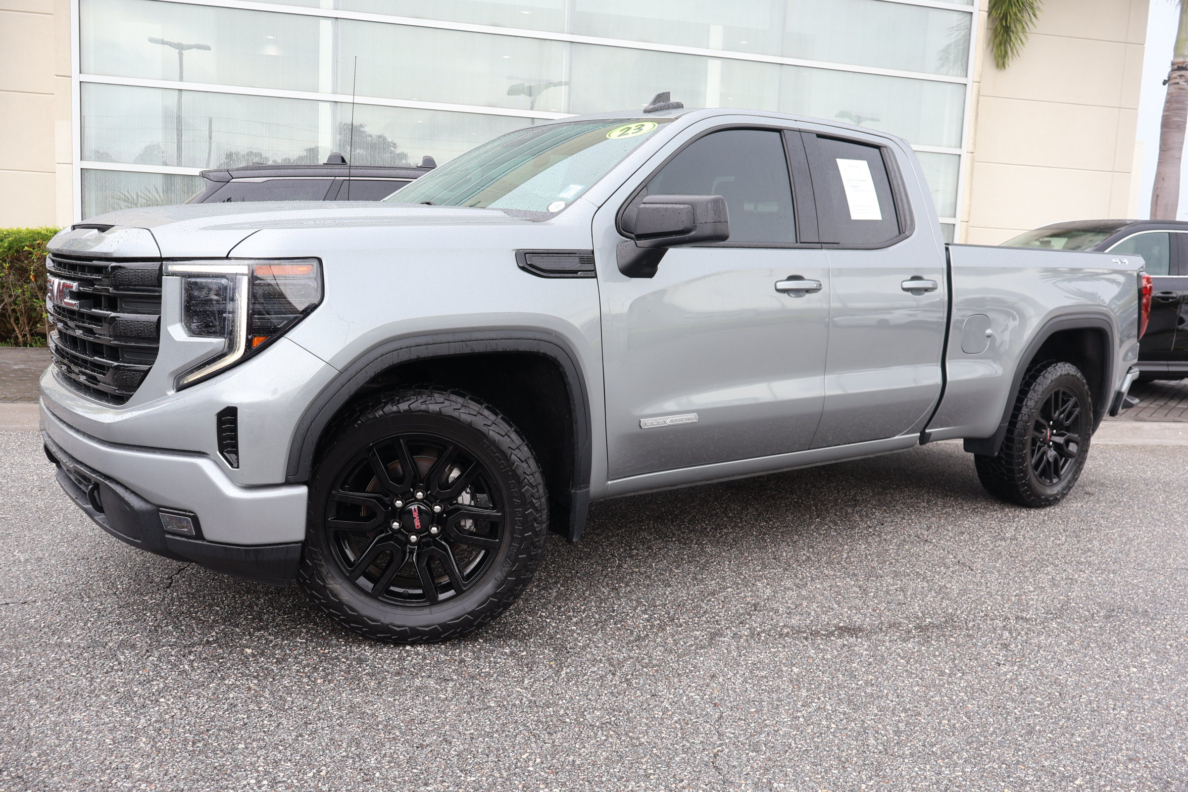 Used 2023 GMC Sierra 1500 Elevation AWD/4WD image 1