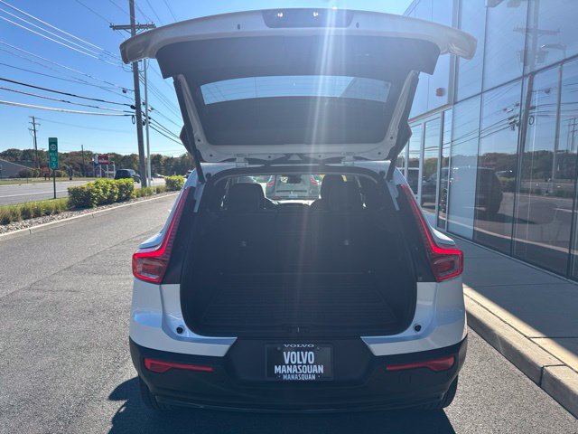 Used 2026 Volvo XC40 B5 Plus AWD/4WD image 11