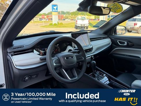 Used 2025 Jeep Compass Limited AWD/4WD image 2
