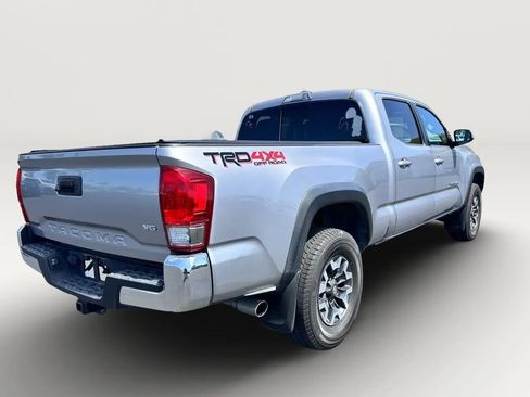 Used 2017 Toyota Tacoma TRD Off-Road w/ Tow Package AWD/4WD image 10