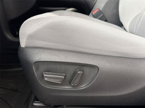 Certified 2026 Toyota Sienna LE FWD image 27
