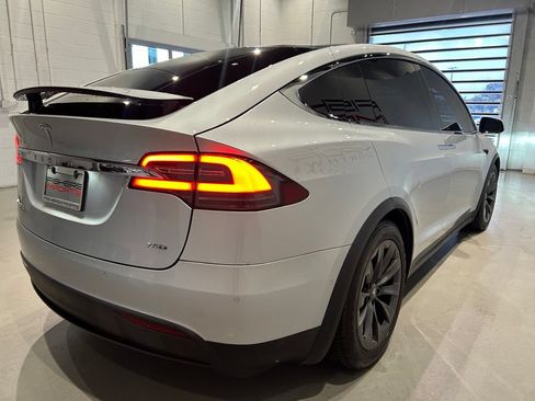 Used 2018 Tesla Model X 75D AWD/4WD image 7