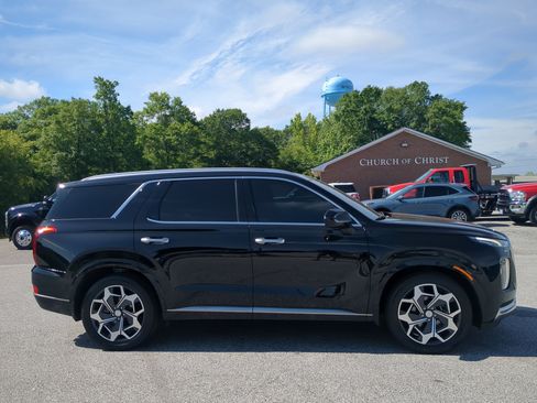Used 2022 Hyundai Palisade Calligraphy w/ Winter Package FWD image 2