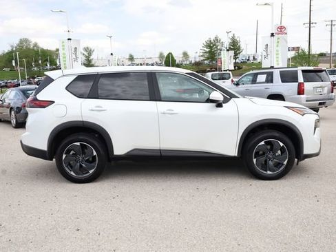 Used 2025 Nissan Rogue SV image 3
