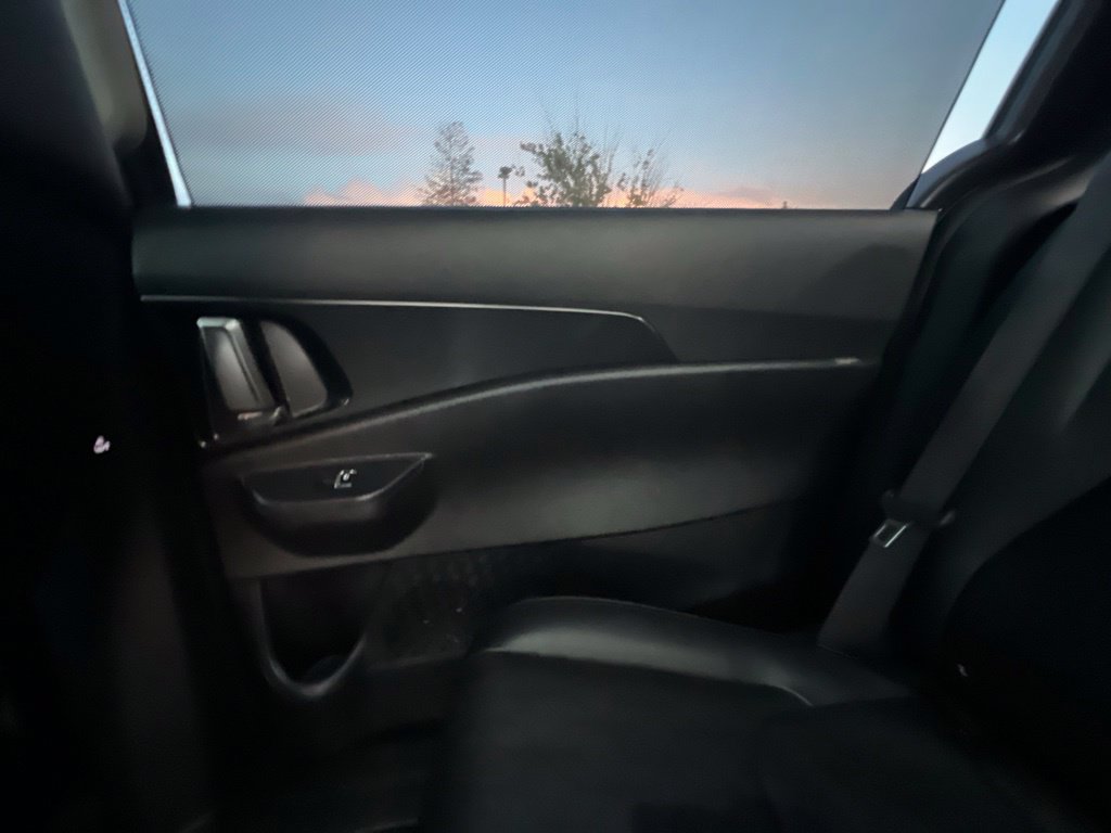 Used 2025 Kia Carnival SX w/ SX Dark Edition Package FWD image 19