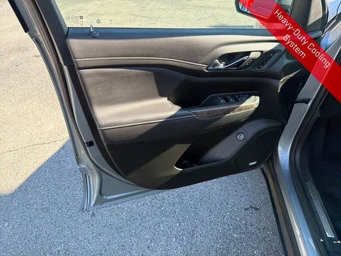 Used 2023 GMC Acadia Denali w/ Denali Ultimate Package AWD/4WD image 12