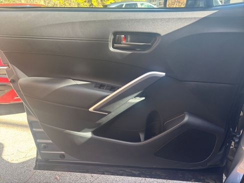 Used 2025 Toyota Corolla Cross LE image 20