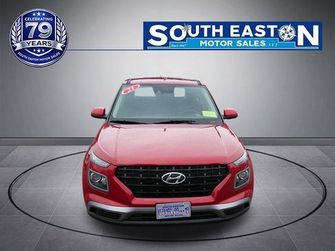 Used 2021 Hyundai Venue SE FWD image 3