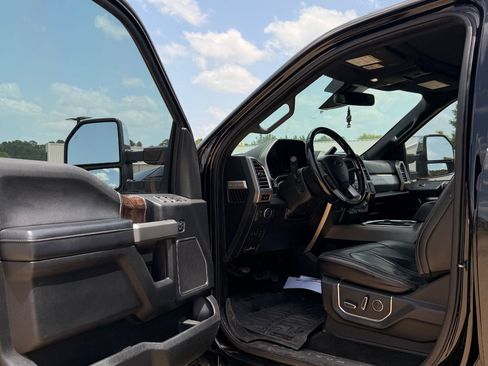 Used 2017 Ford F250 Platinum w/ FX4 Off-Road Package AWD/4WD image 9