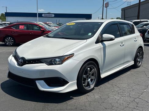 Used 2017 Toyota Corolla iM FWD image 7
