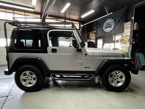 Used 2005 Jeep Wrangler Rubicon AWD/4WD image 2