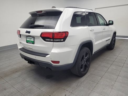 Used 2018 Jeep Grand Cherokee Laredo AWD/4WD image 9