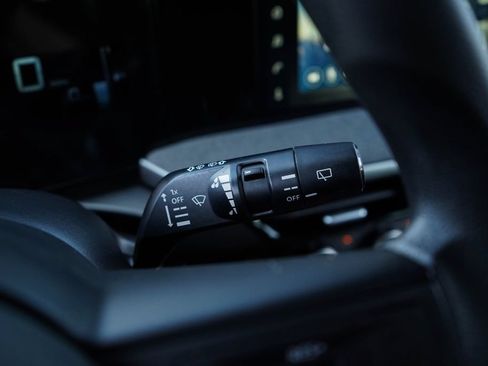 Used 2025 Nissan Kicks SV FWD image 32
