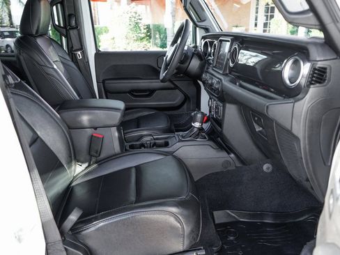 Used 2023 Jeep Wrangler Sahara image 40