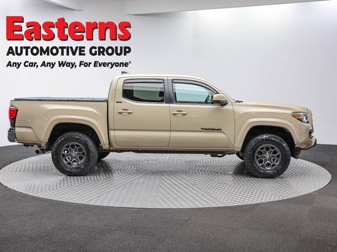 Used 2018 Toyota Tacoma SR5 AWD/4WD image 4