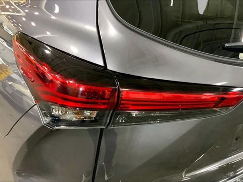 Used 2023 Toyota Highlander Platinum AWD/4WD image 29