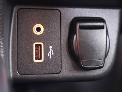 Used 2020 Nissan Versa SV FWD image 23