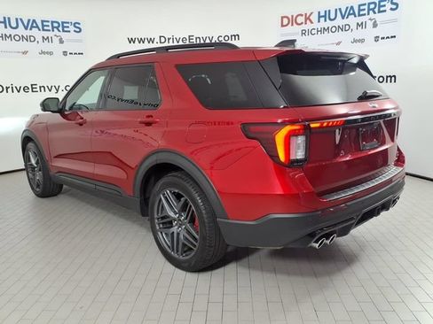 Used 2025 Ford Explorer ST AWD/4WD image 6