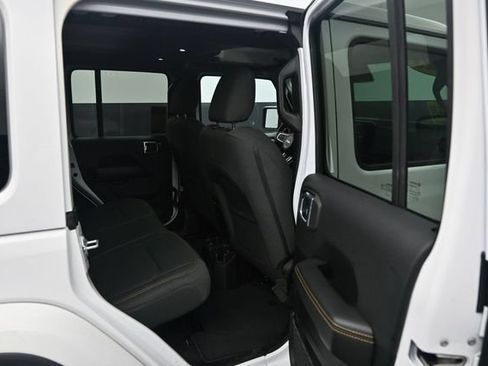 Used 2025 Jeep Wrangler Unlimited Sahara AWD/4WD image 46