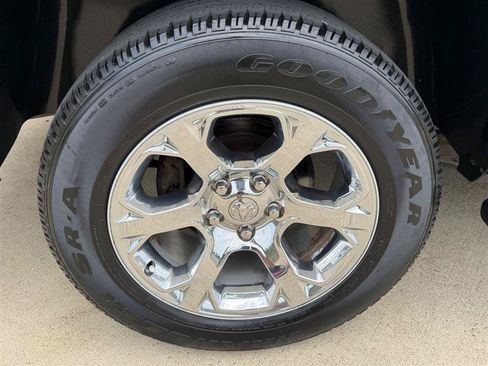 Used 2018 RAM 1500 Laramie AWD/4WD image 23