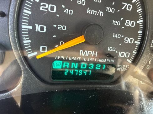 Used 2001 Chevrolet Tahoe LT w/ LT Preferred Equipment Group image 18