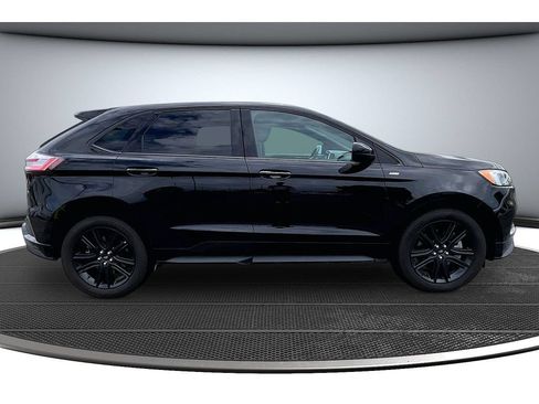 Used 2021 Ford Edge ST-Line w/ Class II Trailer Tow Package AWD/4WD image 14