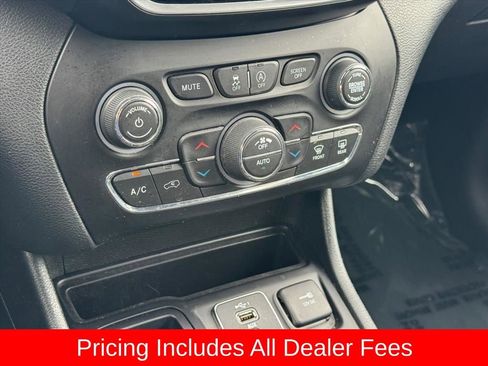 Used 2019 Jeep Cherokee Limited FWD image 22