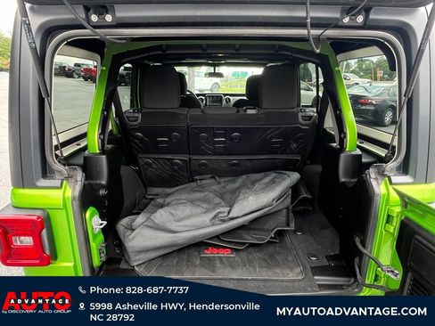 Used 2019 Jeep Wrangler Unlimited Sahara w/ Cold Weather Group AWD/4WD image 28