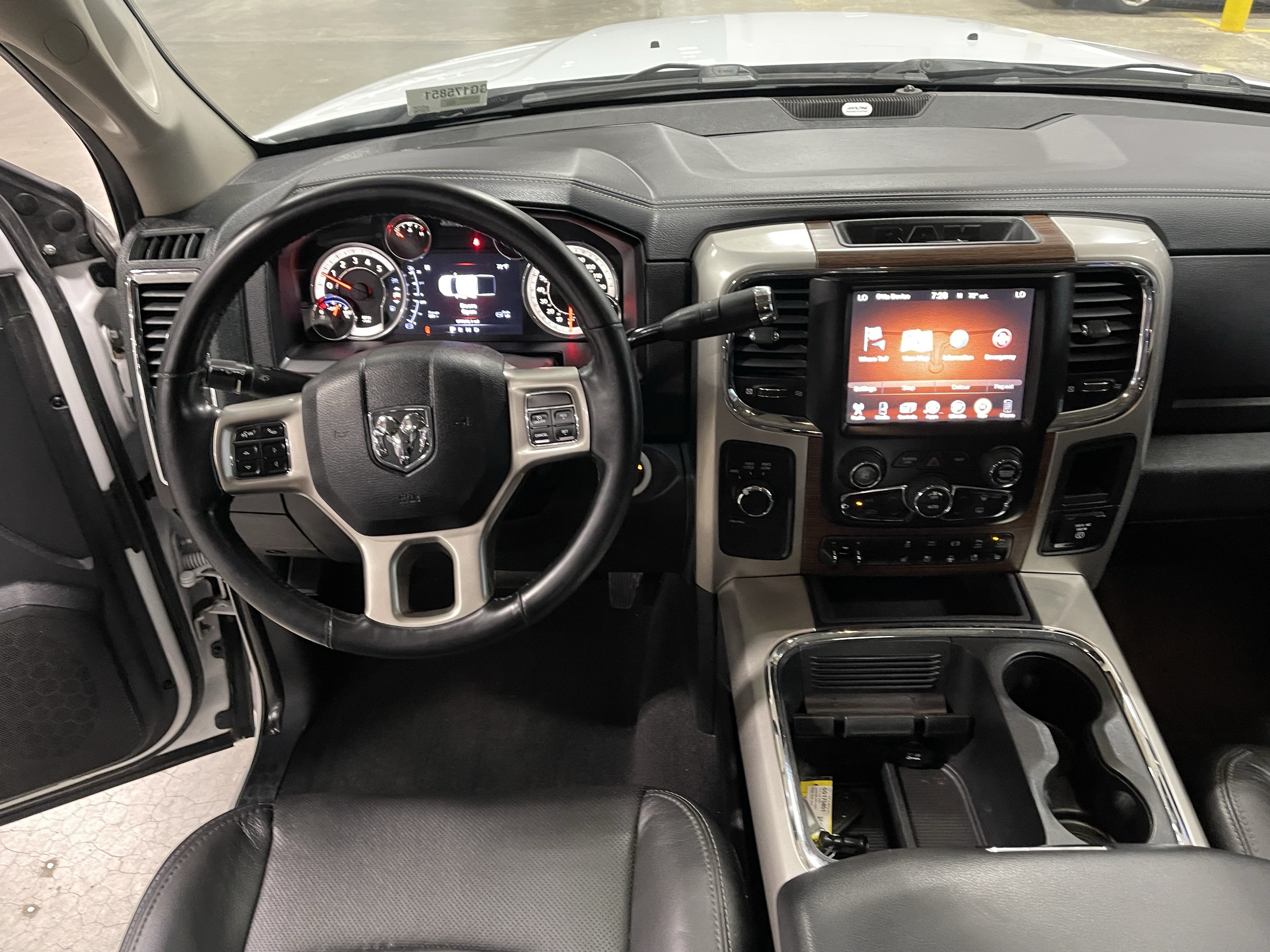 Used 2016 RAM 3500 Laramie w/ Convenience Group AWD/4WD image 13