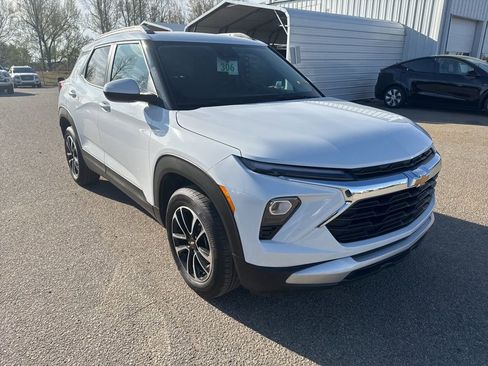 Used 2025 Chevrolet TrailBlazer LT image 4