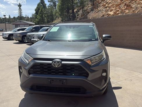 Used 2019 Toyota RAV4 XLE AWD/4WD image 3