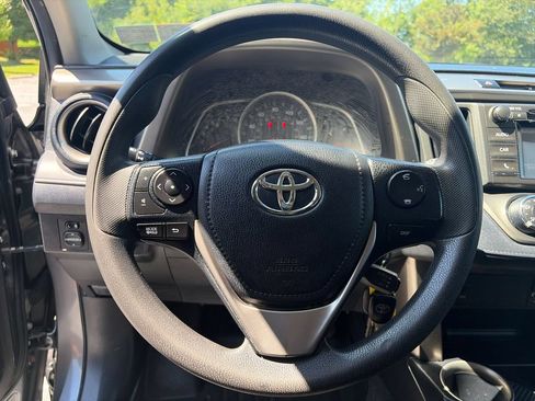 Used 2015 Toyota RAV4 LE AWD/4WD image 20