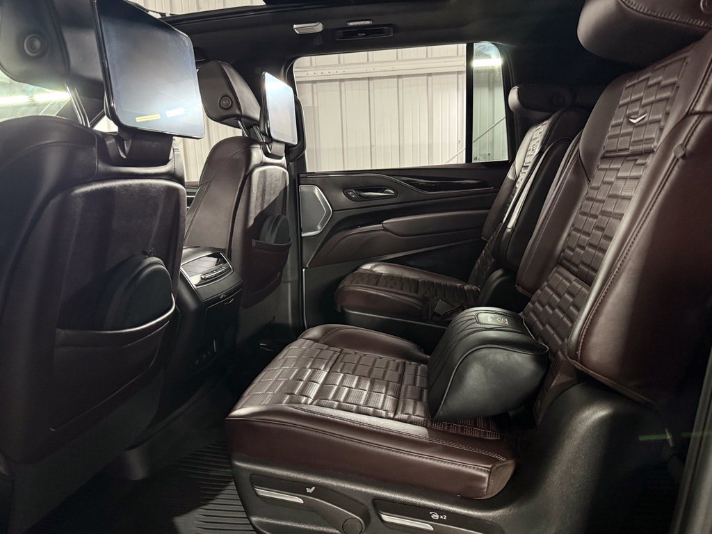 Used 2023 Cadillac Escalade ESV Sport Platinum w/ Heavy-Duty Trailer Package AWD/4WD image 25