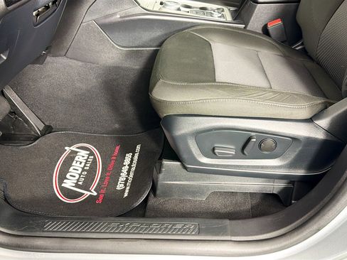 Used 2023 Ford Explorer XLT AWD/4WD image 20
