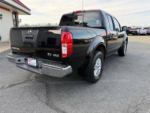 Used 2018 Nissan Frontier SV image 3