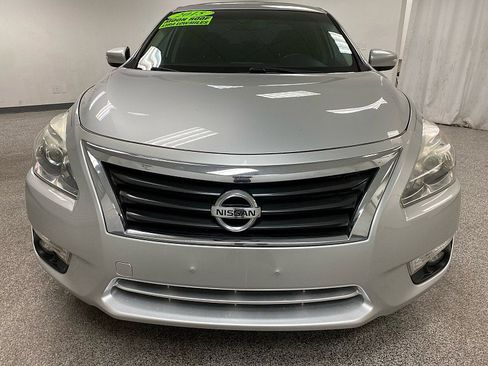 Used 2015 Nissan Altima 2.5 SV w/ Convenience Package image 2