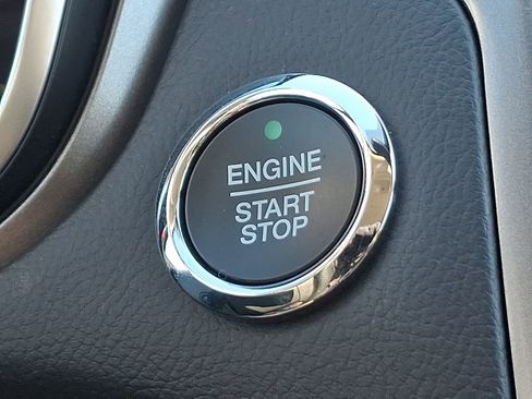 Used 2020 Ford Fusion SE image 24