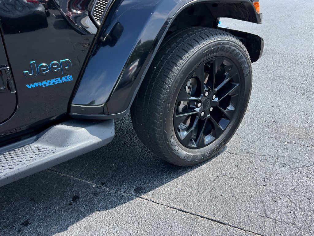 Used 2021 Jeep Wrangler Unlimited Sahara AWD/4WD image 15