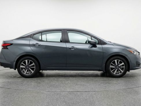 Used 2025 Nissan Versa SV FWD image 11