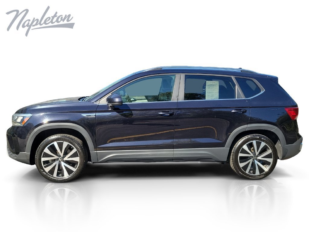 Used 2024 Volkswagen Taos SE FWD image 2